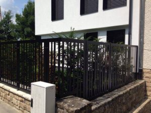 Garde-corps extérieure à barreaudage verticale