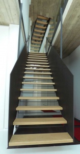 Client privé  - escalier avec marche en bois