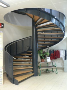 Escalier hélicodiale avec main-courante en inox