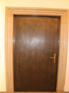 Porte avec habillage laiton