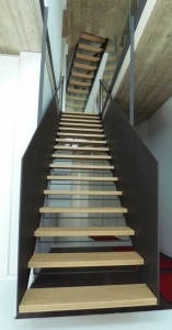 Client privé  - escalier avec marche en bois