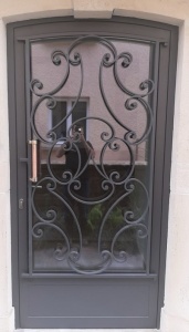 Porte velouté en fer forgé