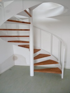 Escalier en colimaçon avec palier