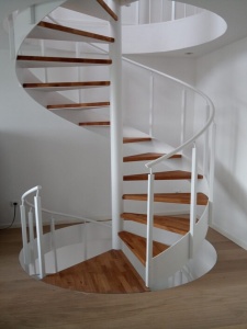 Escalier en colimaçon avec palier
